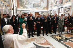 Catalá con el resto de alcaldes en la audiencia con el papa Francisco